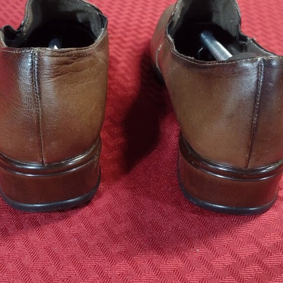 Women’s Munro American Brown Slip On Loafers – Estimated Size 7.5 SS - Picture 4 of 13